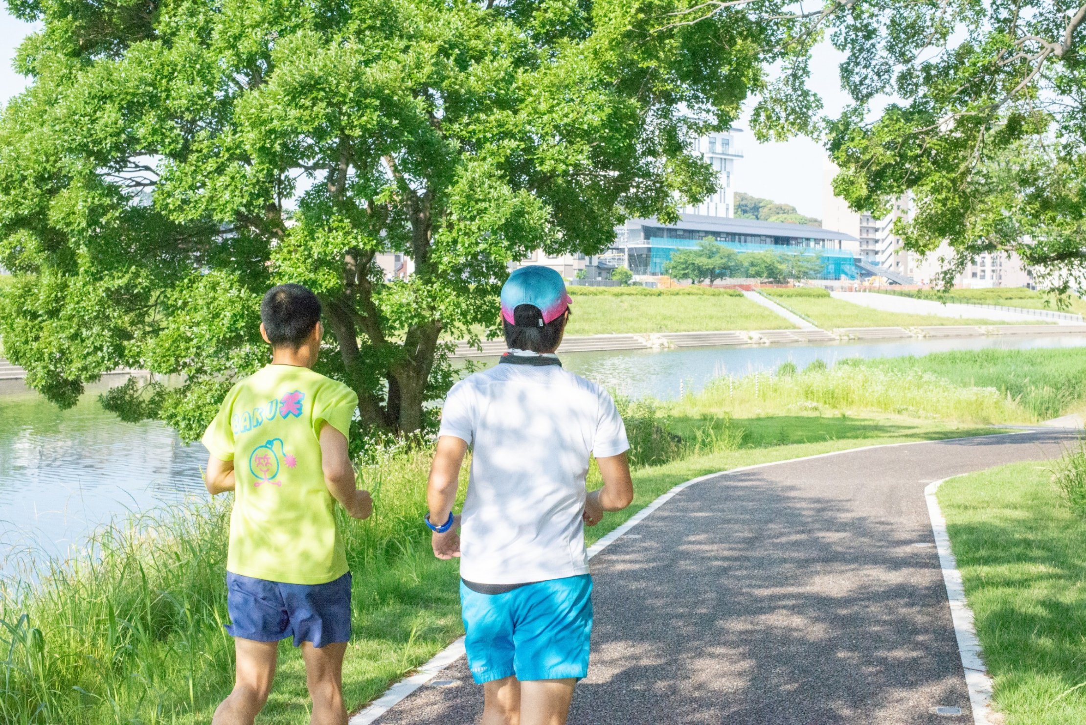 乙川でランニングを楽しむ様子