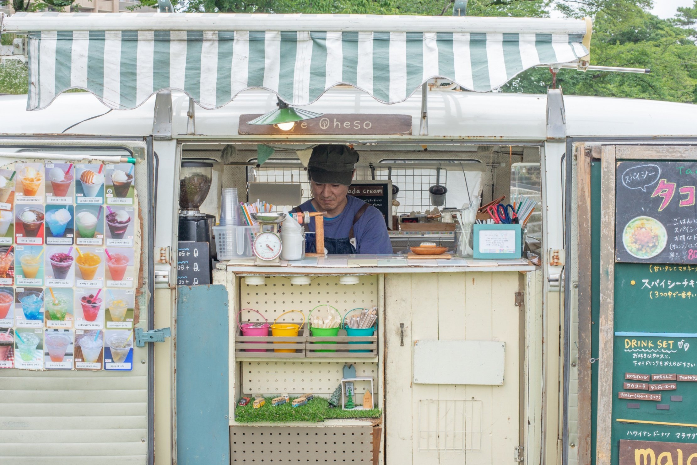 喫茶オヘソ（オリジナルドリンク・タコライス・マラサダ）さん