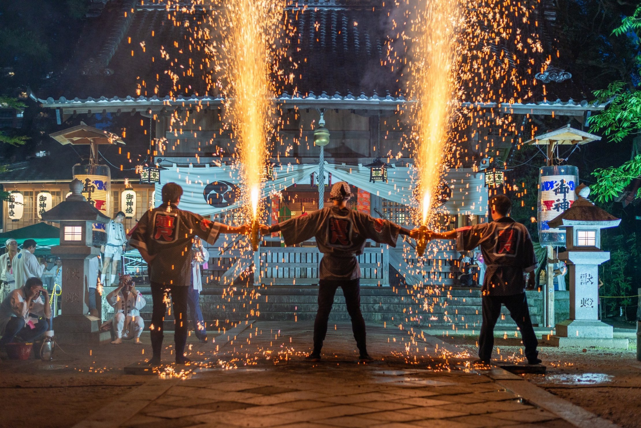 菅生神社の手筒花火の様子