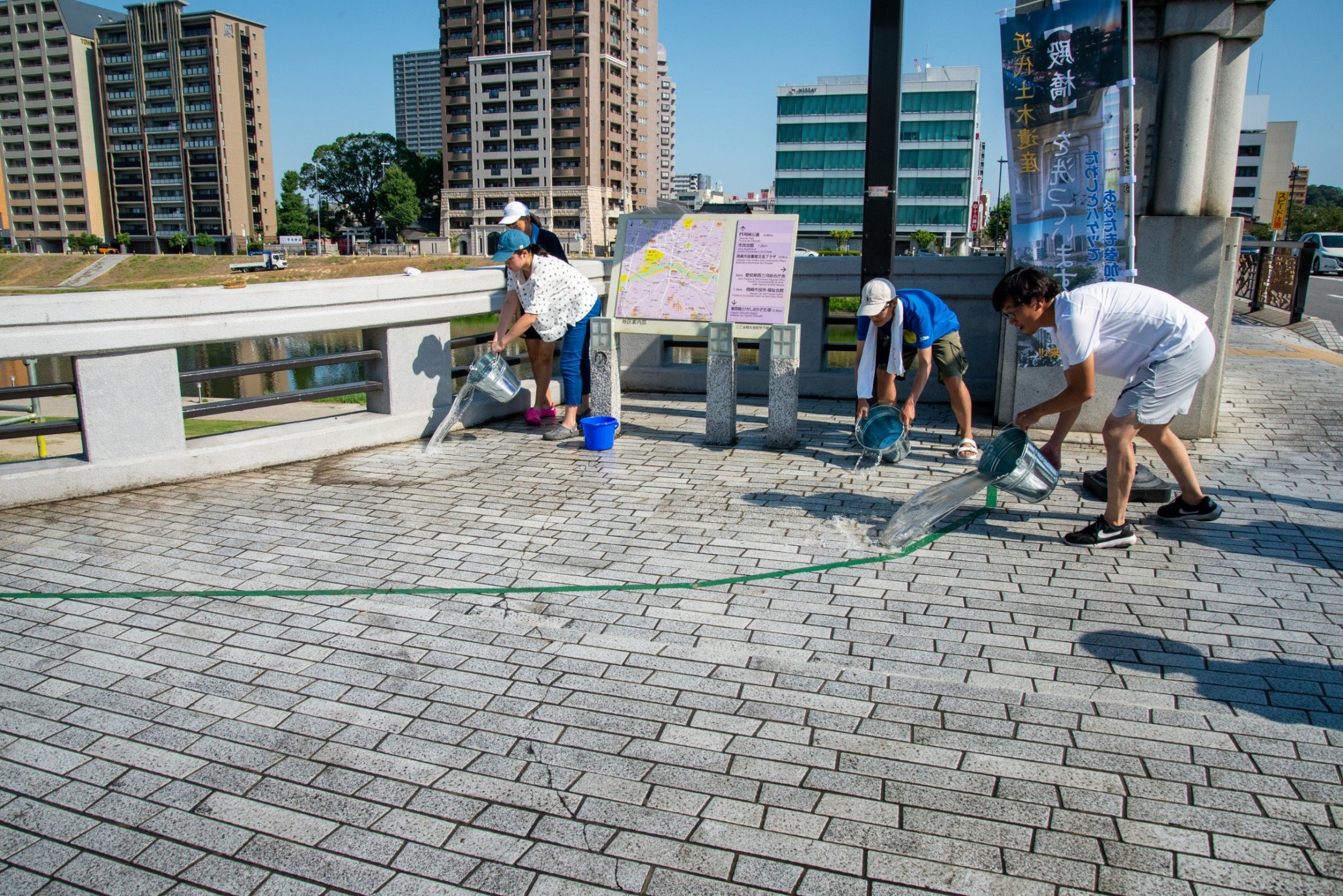 殿橋洗いの様子