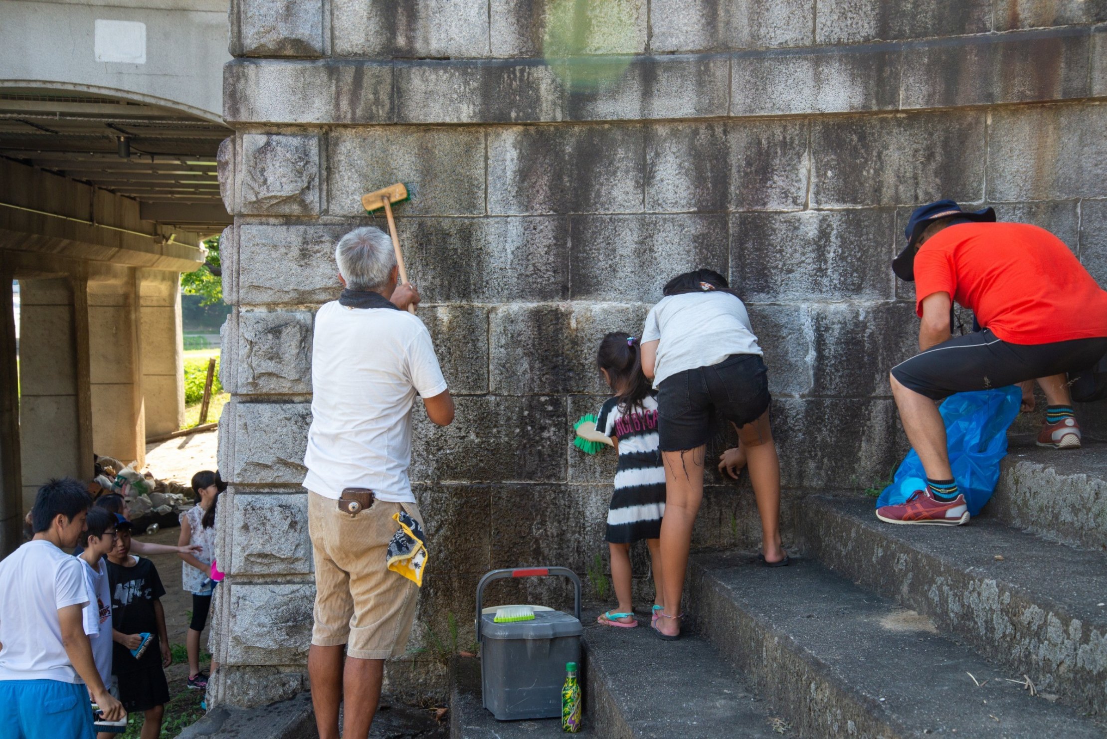 殿橋洗いの様子