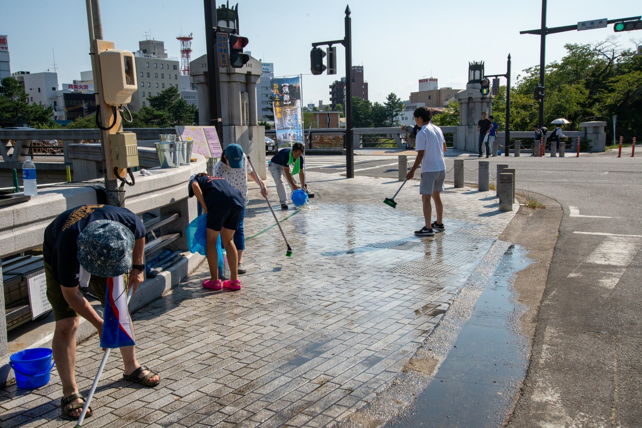 殿橋洗いの様子