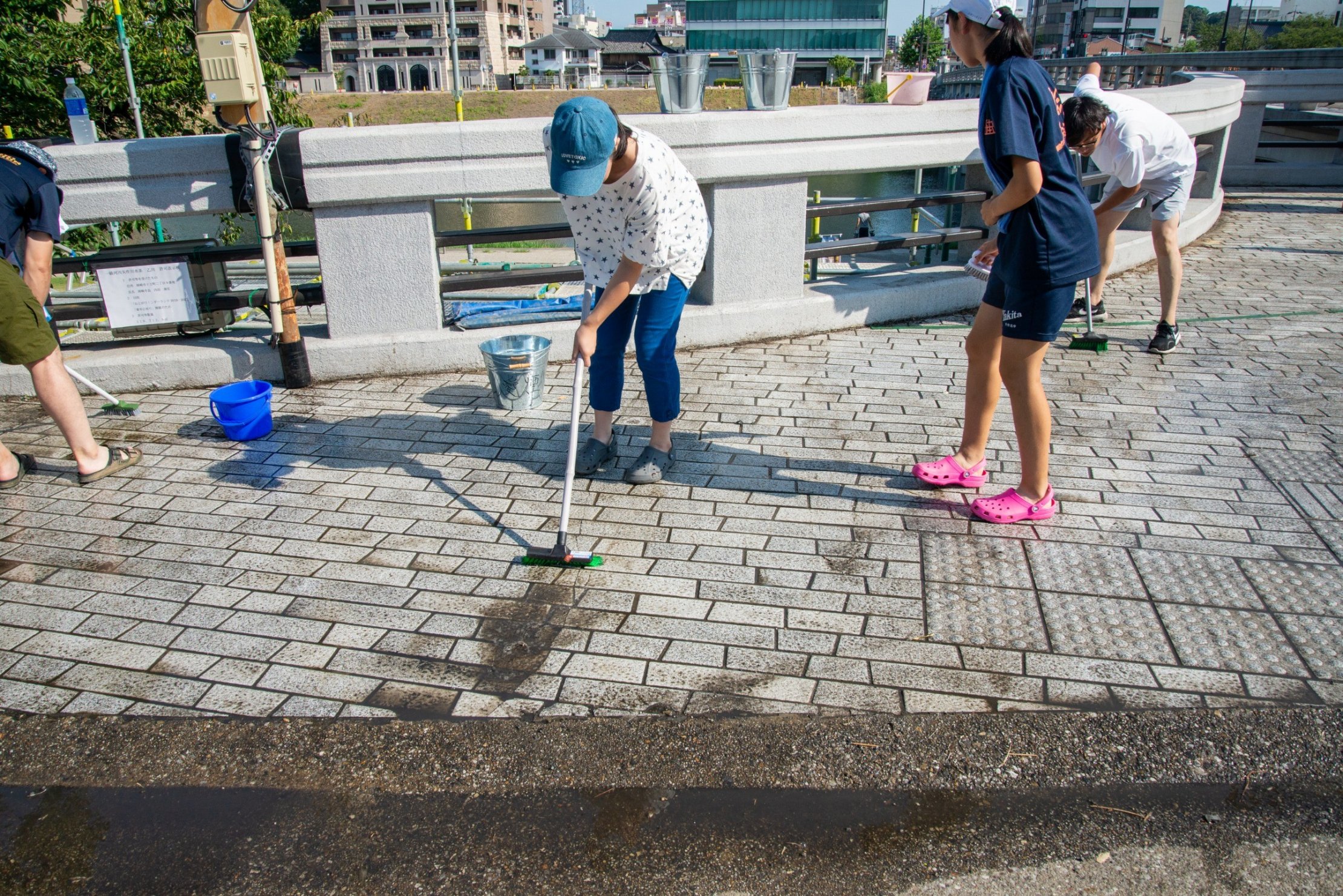 殿橋洗いの様子
