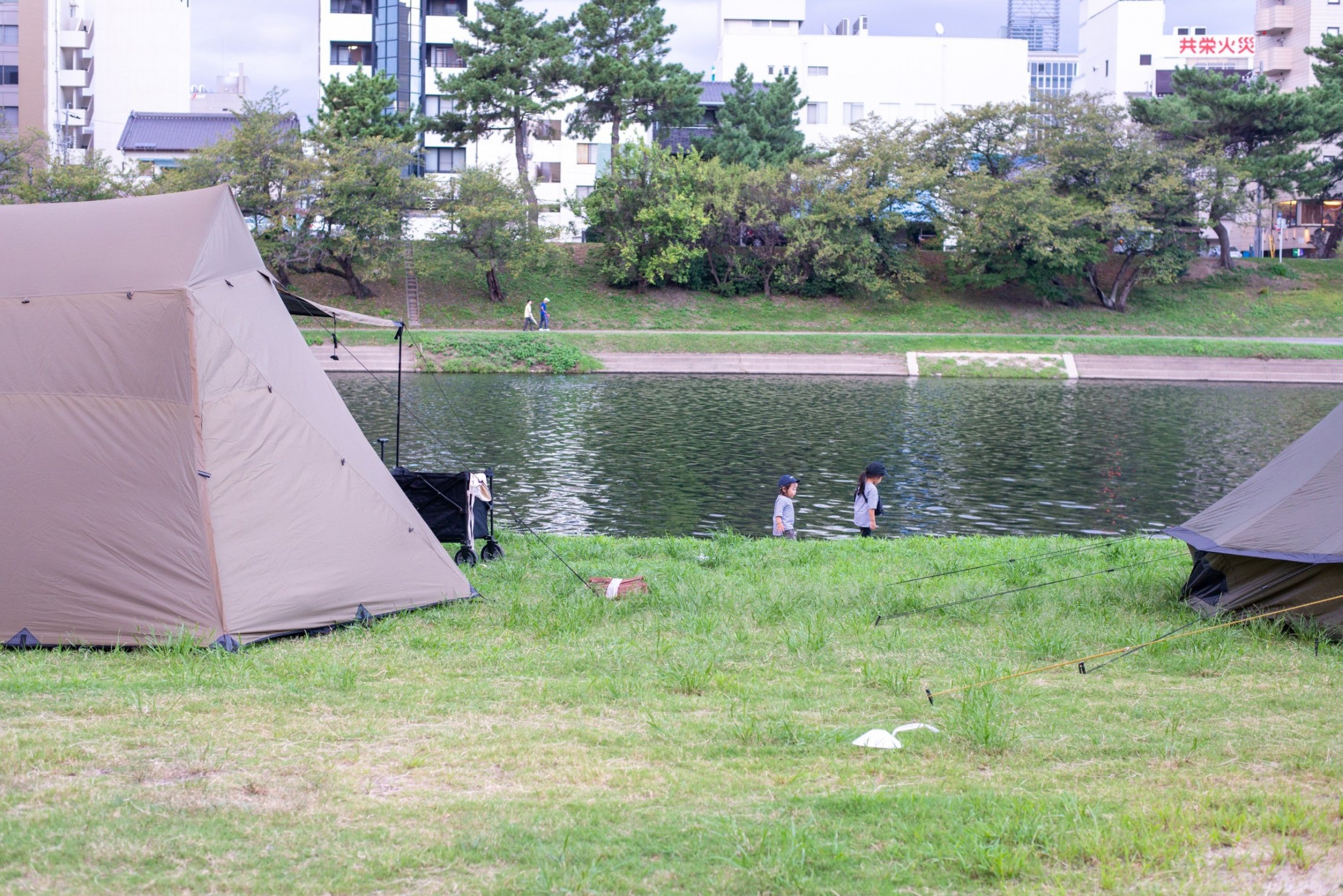 川沿いを楽しめます